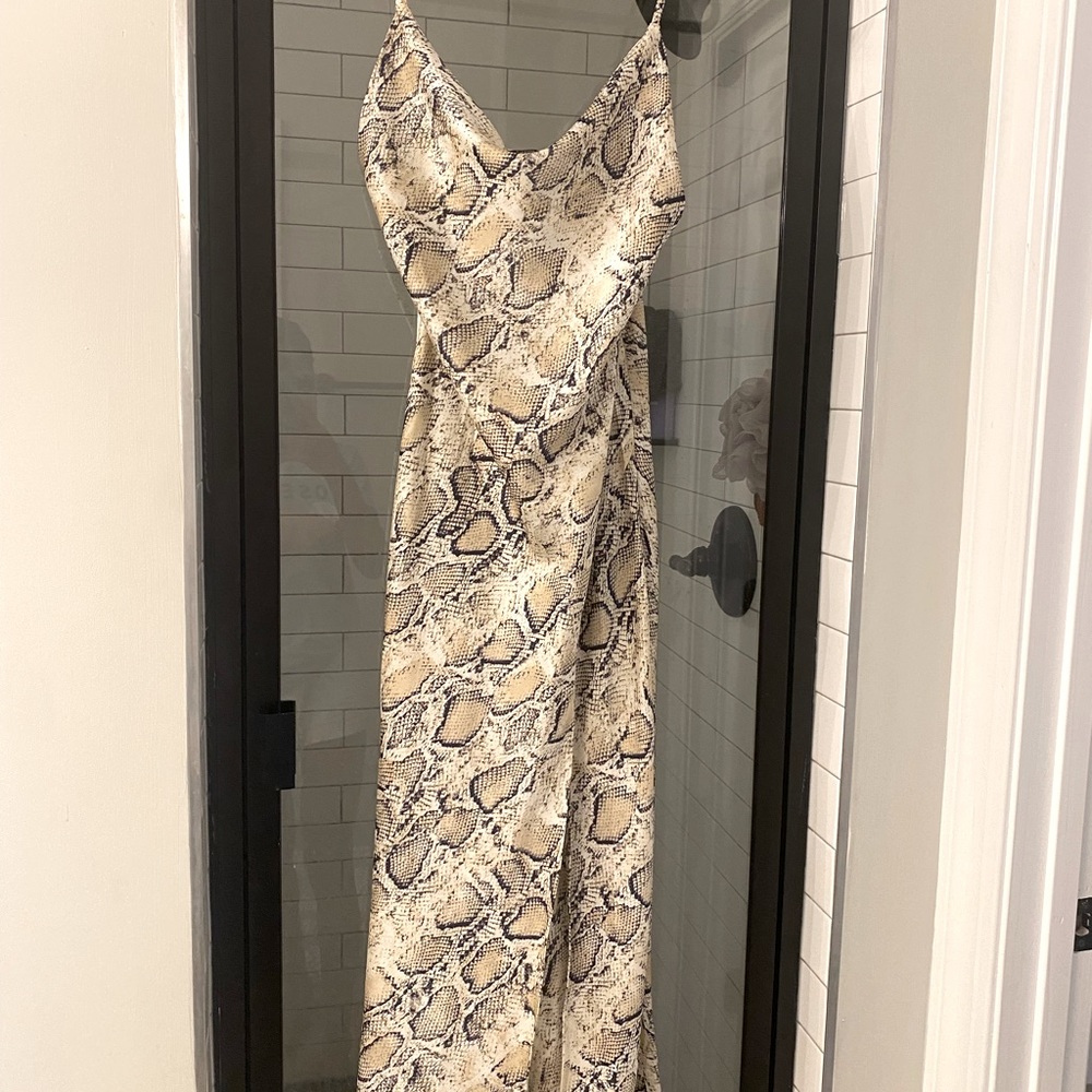 Paper Heart XS dress with slit. - Picture 1 of 3